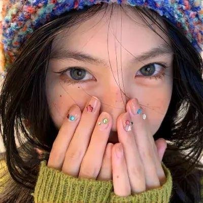 彩虹艳女